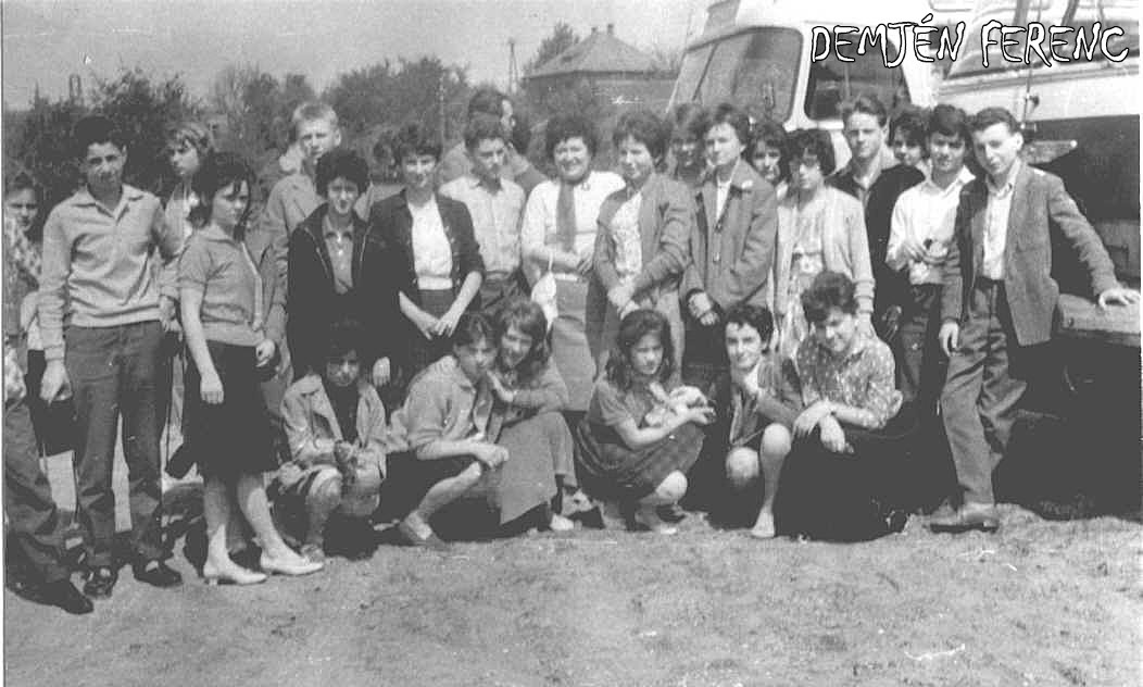 1962_Petrik_oszt_224_lykir_224_ndul_224_s_P_cs_2_jpg.jpg